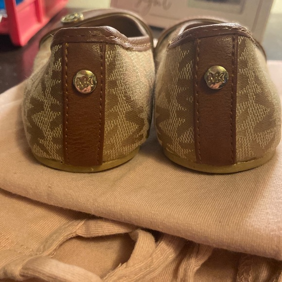 Michael Kors flats sz 11- kids-EUC - Picture 3 of 6
